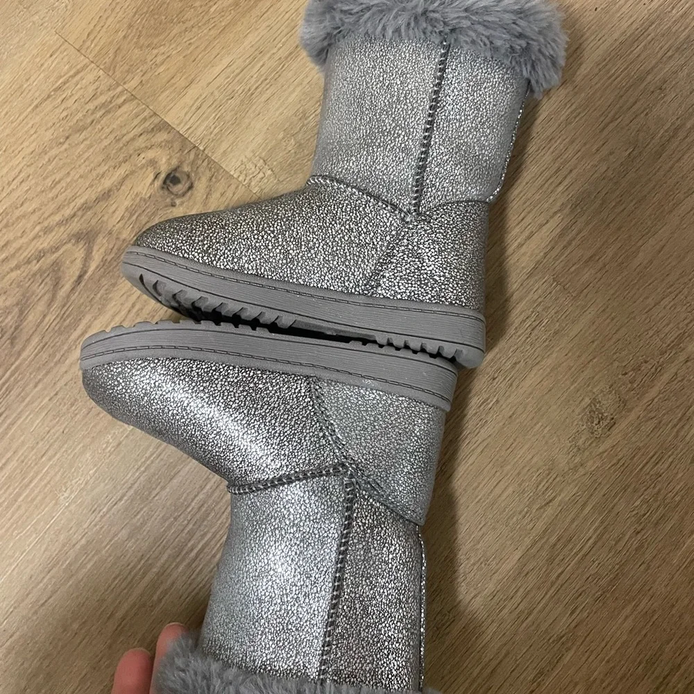 Cozy Silver Sparkle Toddler‎ Boots size 6